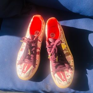 Fun Puma! Different shade of pink design.